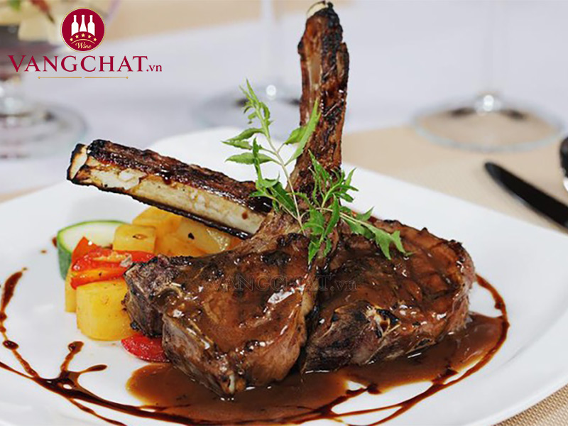 Thưởng thức rượu vang Calvet Merlot cùng sườn cừu