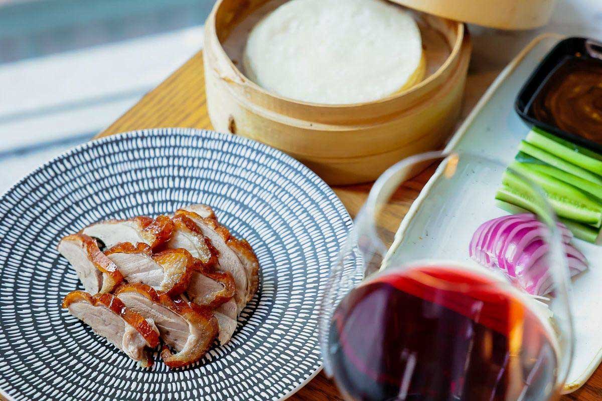 Nghệ thuật thưởng thức vang Pinot Noir cùng vịt quay