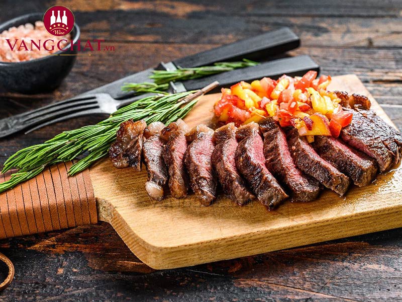 Thưởng thức steak cùng rượu vang Gianni Gagliardo Barolo DOCG Preve