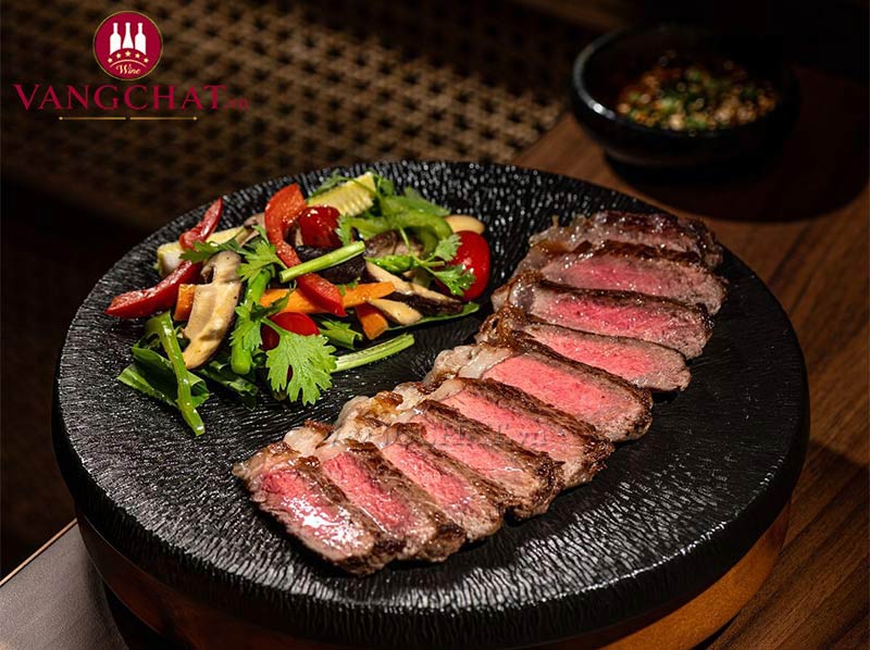 Thưởng thức steak cùng vang Gianni Gagliardo Barolo DOCG Riserva Cannubi